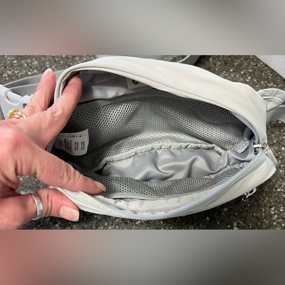 Lululemon Wunderlust Belt Bag Seal Travel Crossbody Gym Workout Office School - Picture 9 of 15